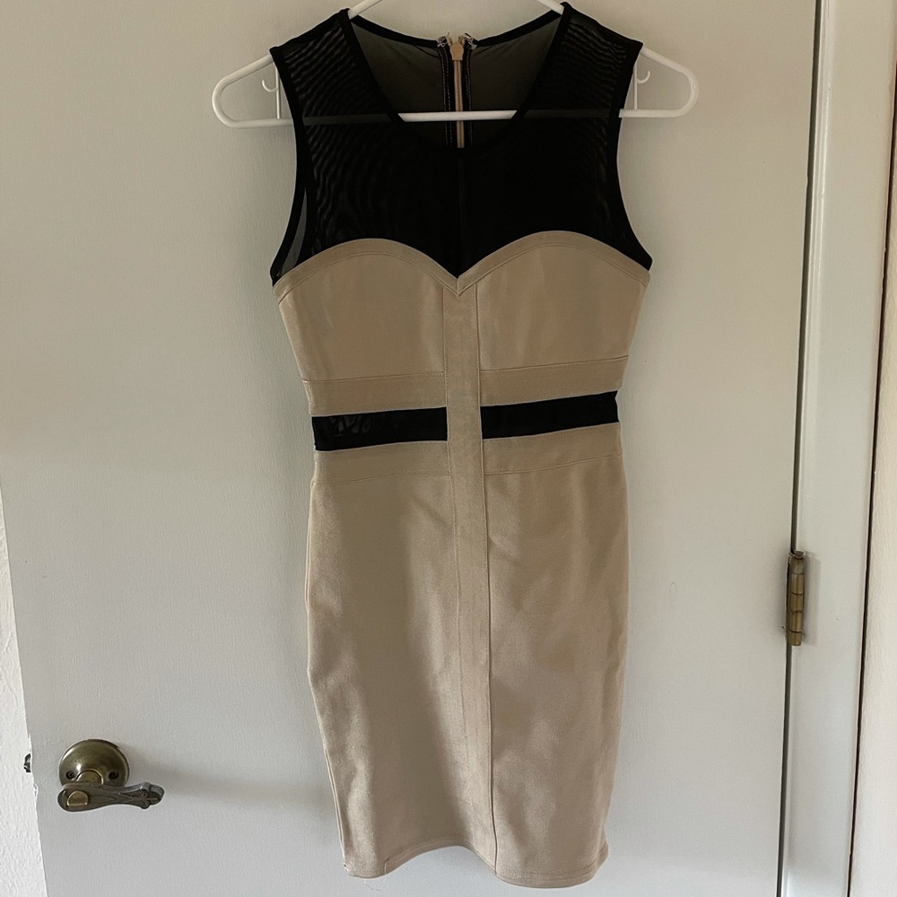 C.lective tan/black dress